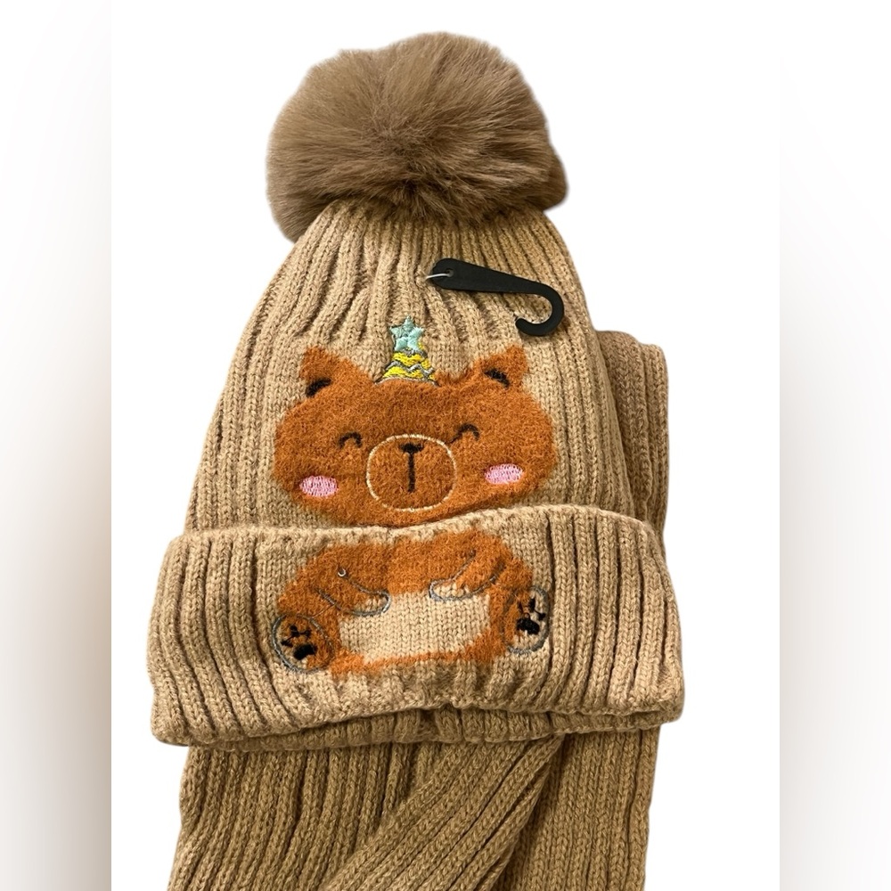 BROWN AND TAN ADORABLE ANIMAL HAT AND SCARF SET FOR CHILDREN NWT